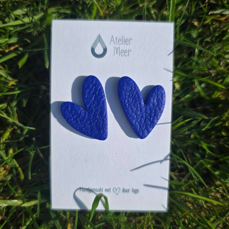 Lova XL studs ~ asymmetrische hartvormige oorstekers - Kobaltblauw