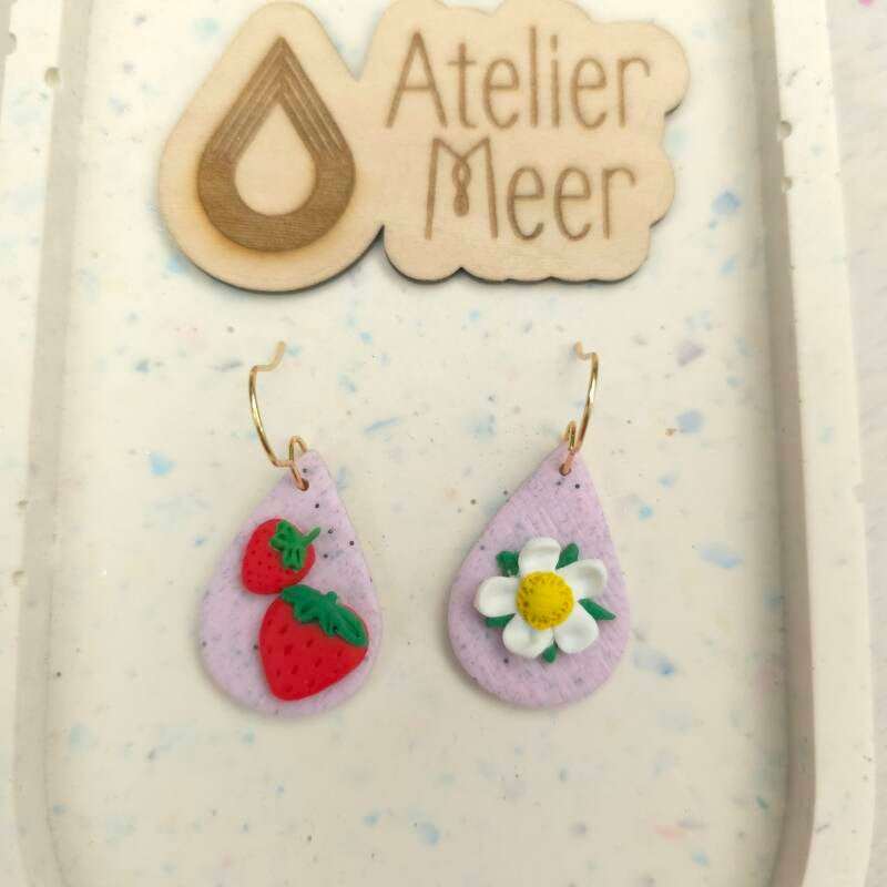 Aardbeien oorhangers druppelvormig met haakje