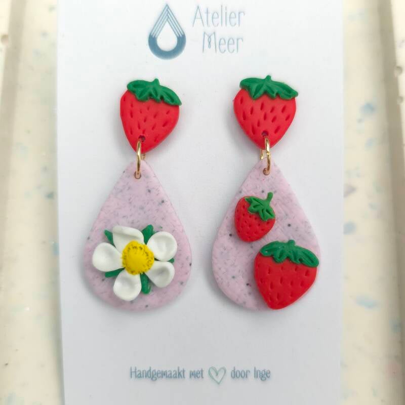 Aardbeien oorhangers druppelvormig met Aardbeisteker