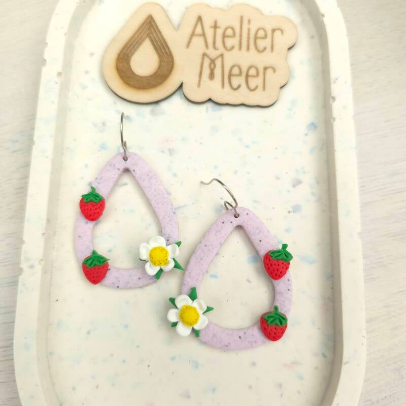 Aardbeien oorhangers druppelvormig met haakje