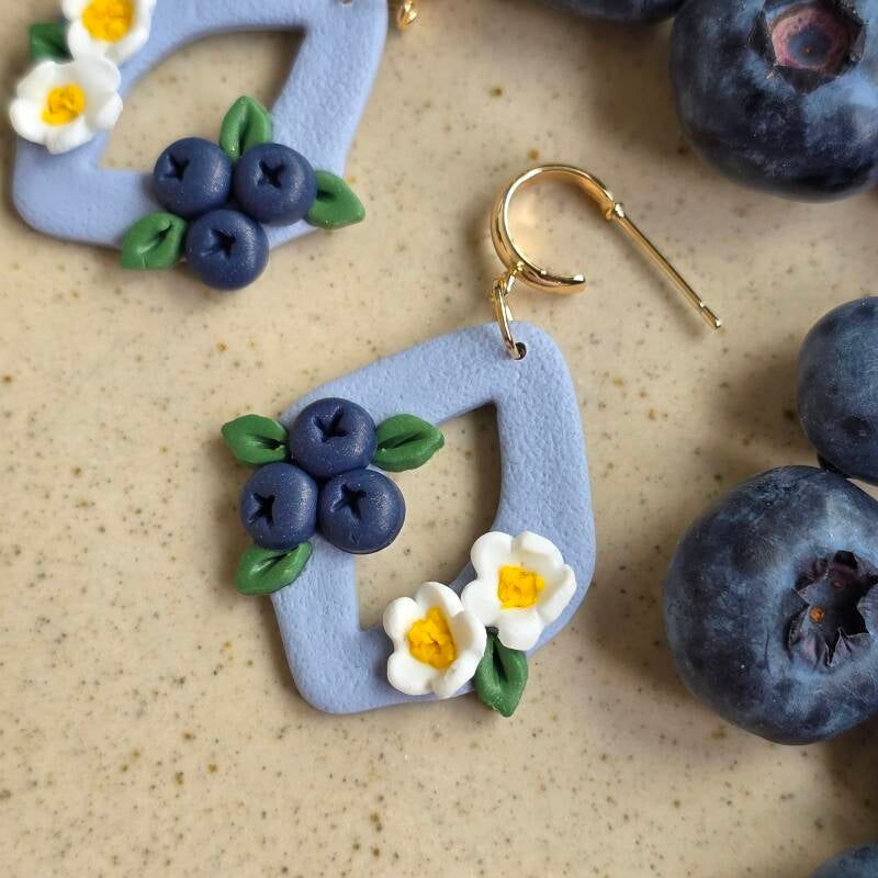 Blauwe bes oorbellen Olga ~ botanische collectie