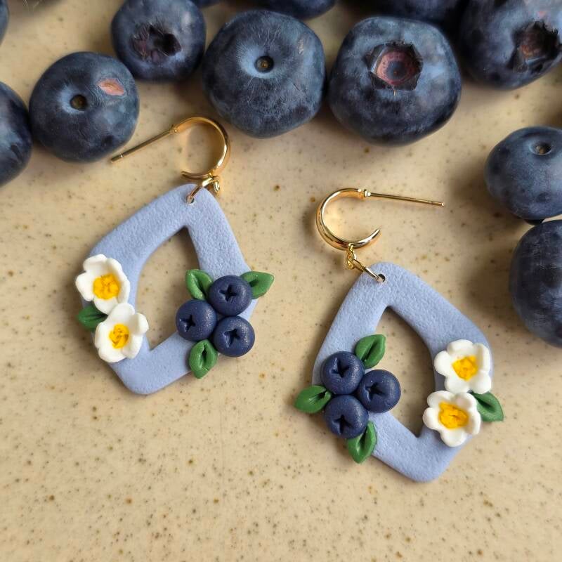 Blauwe bes oorbellen Olga ~ botanische collectie