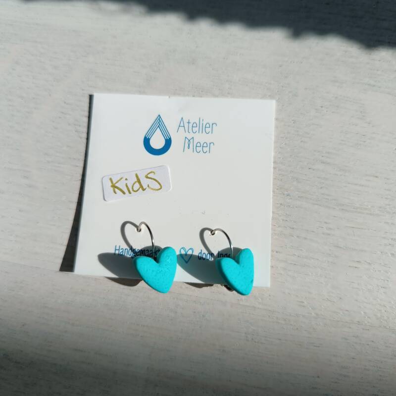 Lien hartjes oorbellen voor kids ~ Turkooise kinderoorbellen