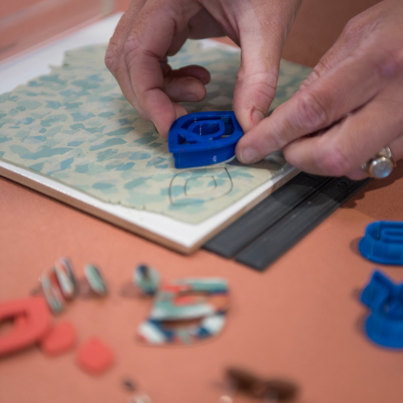 Workshop te LIER - maak je eigen oorbellen met polymeer klei - ma 13 okt 18u30 (basis)