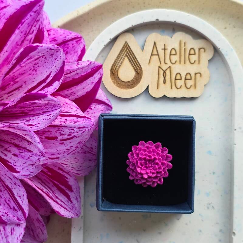 Ring Dahlia magenta ~ verstelbare ring uit stainless steel met klei