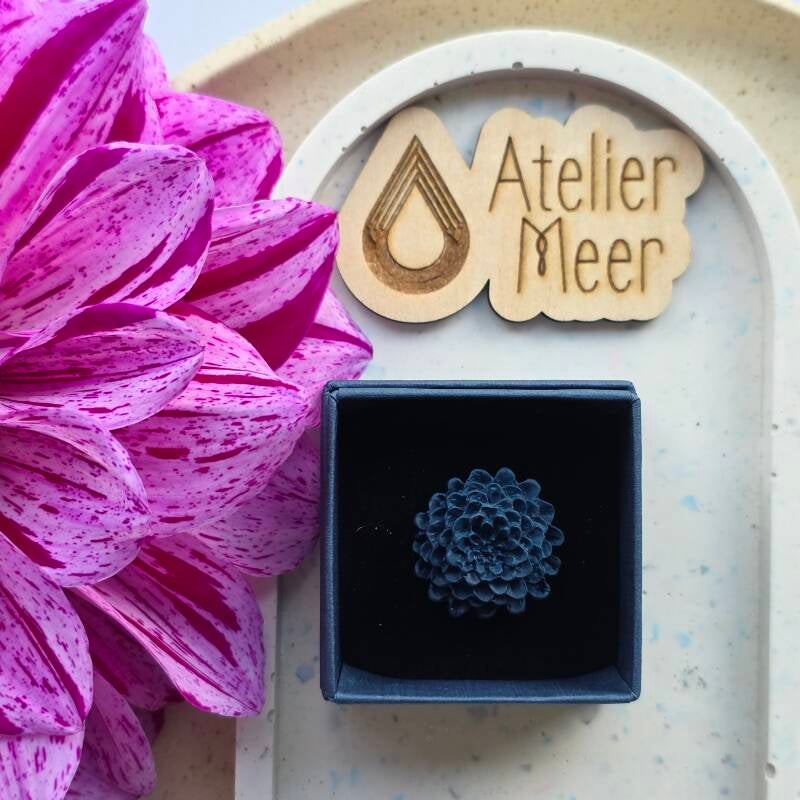 Ring Dahlia navyblauw ~ verstelbare ring uit stainless steel met klei