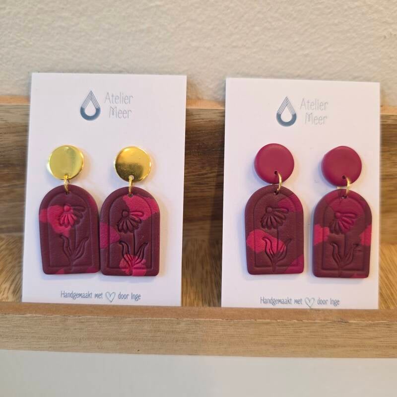 TORE imprint oorbellen in bordeaux met bloem - Bordeaux