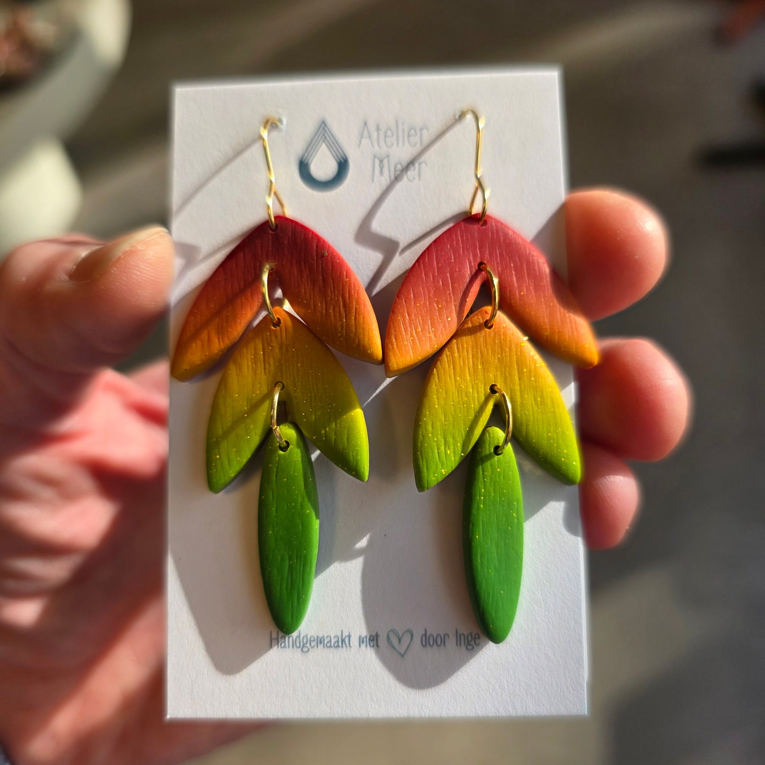 Seline ~ blaadjes oorbellen - Kleurverloop herfst bruin-groen