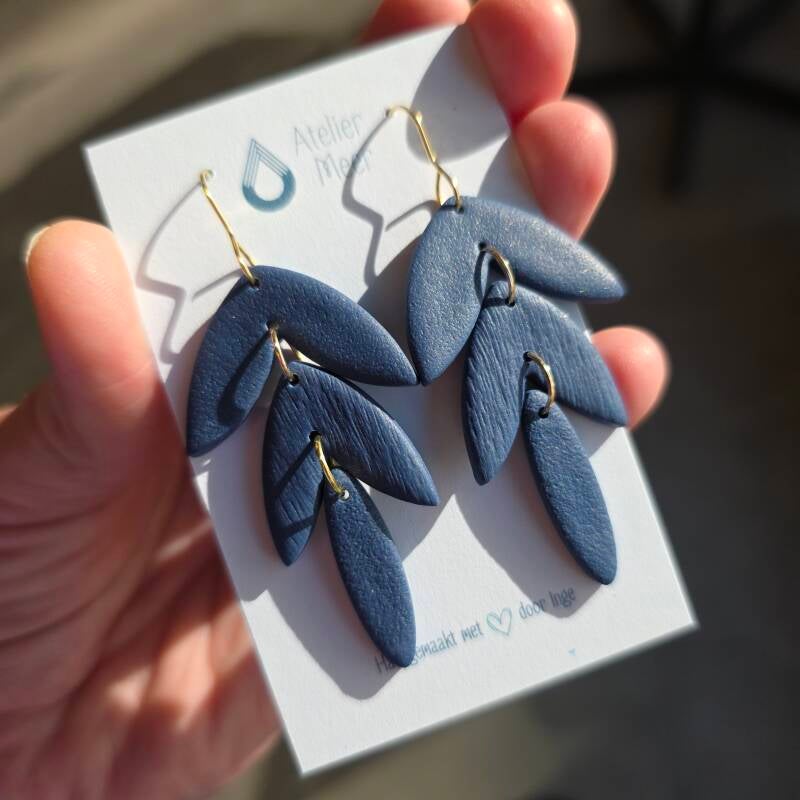 Seline ~ blaadjes oorbellen - Marineblauw