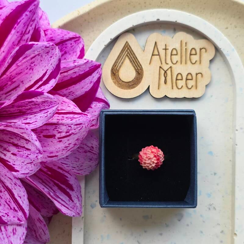 Ring Dahlia pompon mini ~ verstelbare ring uit stainless steel met klei