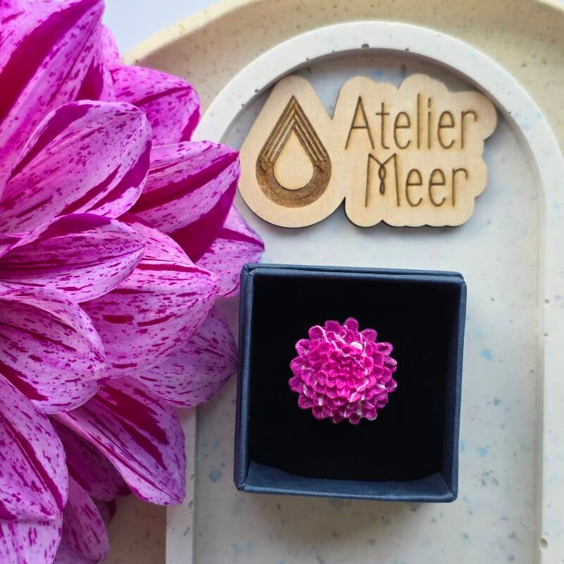 Ring Dahlia roze wit ~ verstelbare ring uit stainless steel met klei - Versie A