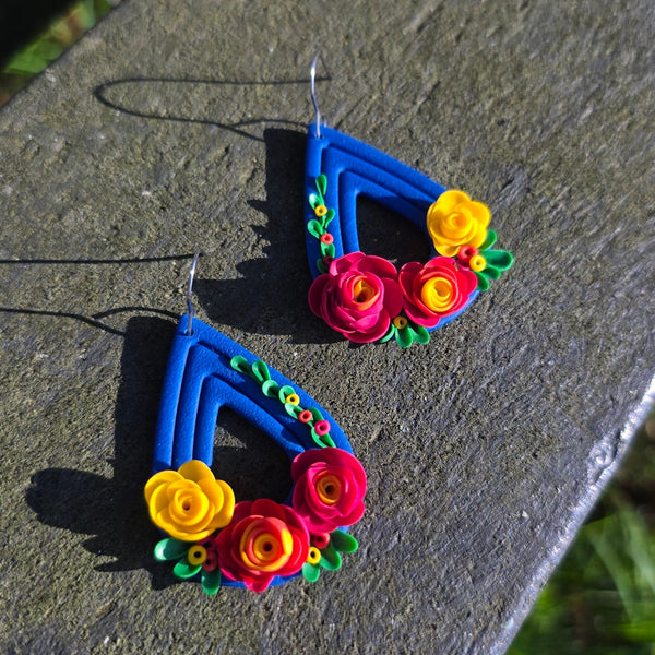 Floral oorbellen met rozen in felle kleuren - model Droppe XL