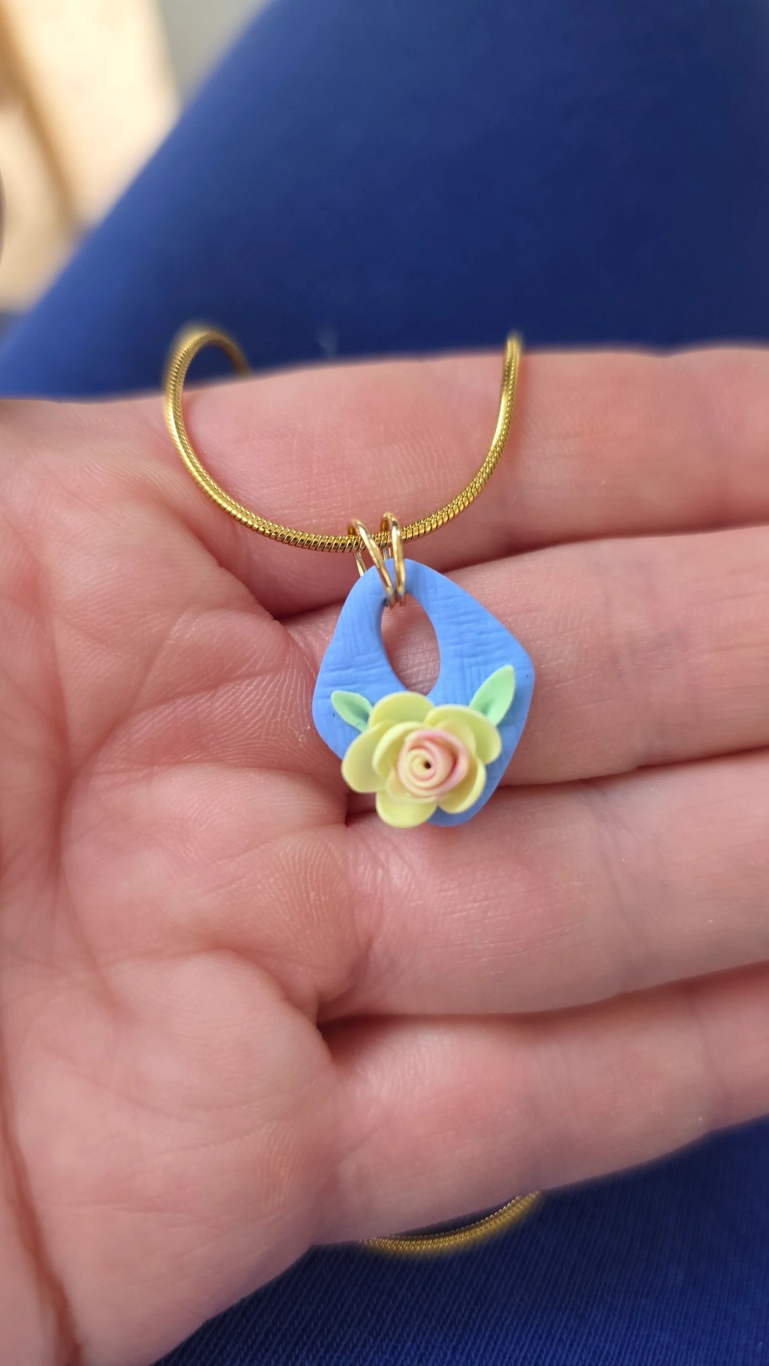 Pastelkleurige roosjes oorbellen en ketting (meerdere kleuren)