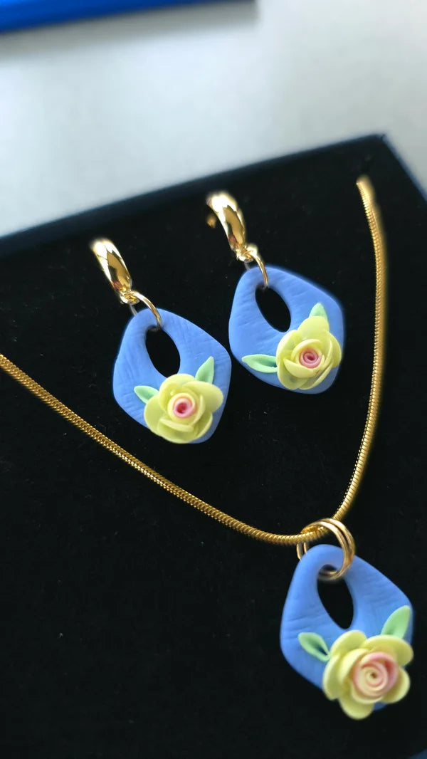 Pastelkleurige roosjes oorbellen en ketting (meerdere kleuren)