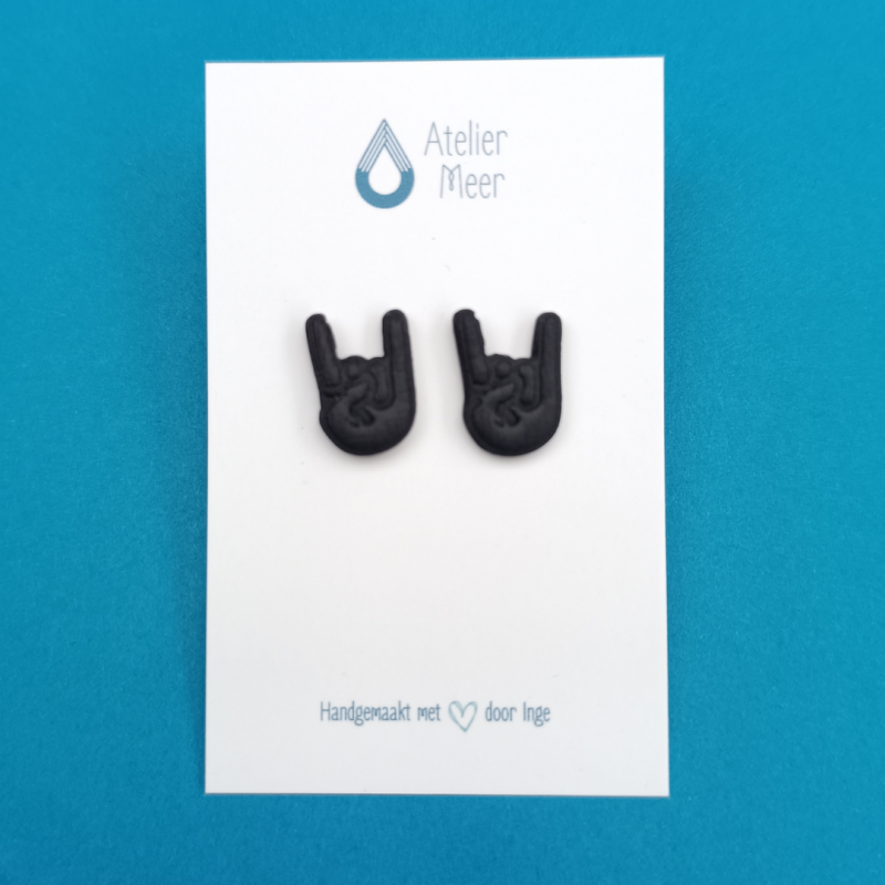 Zwarte Graspop oorstekers | metal rock hand studs