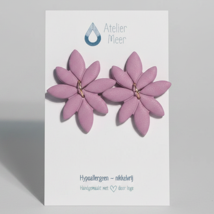 2-delige lila roze bloemblad oorbellen ~ model Sofie