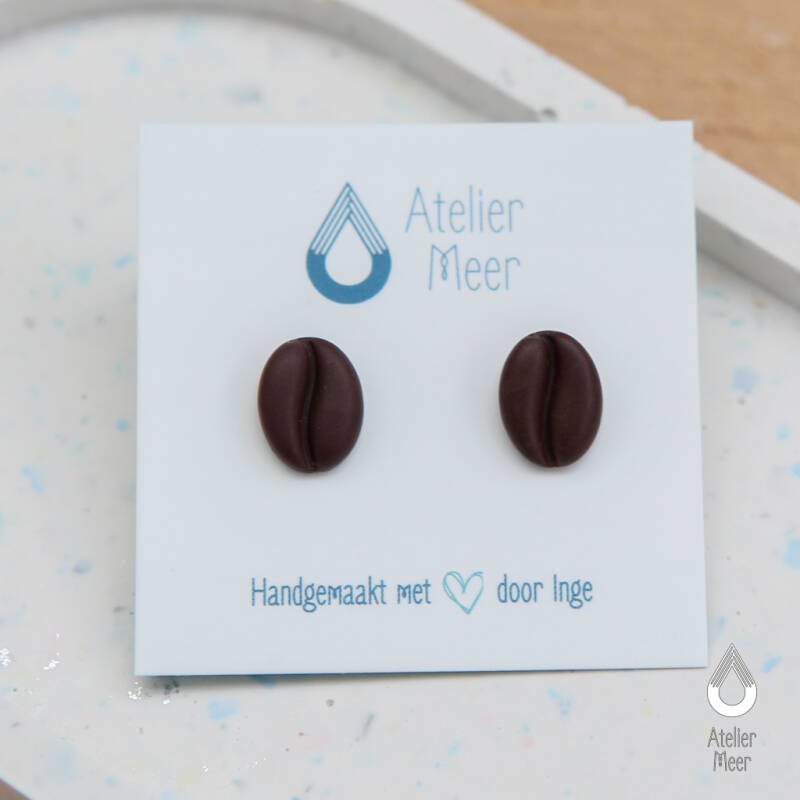 Koffieboon studs ~ bruine oorstekers voor de koffielover