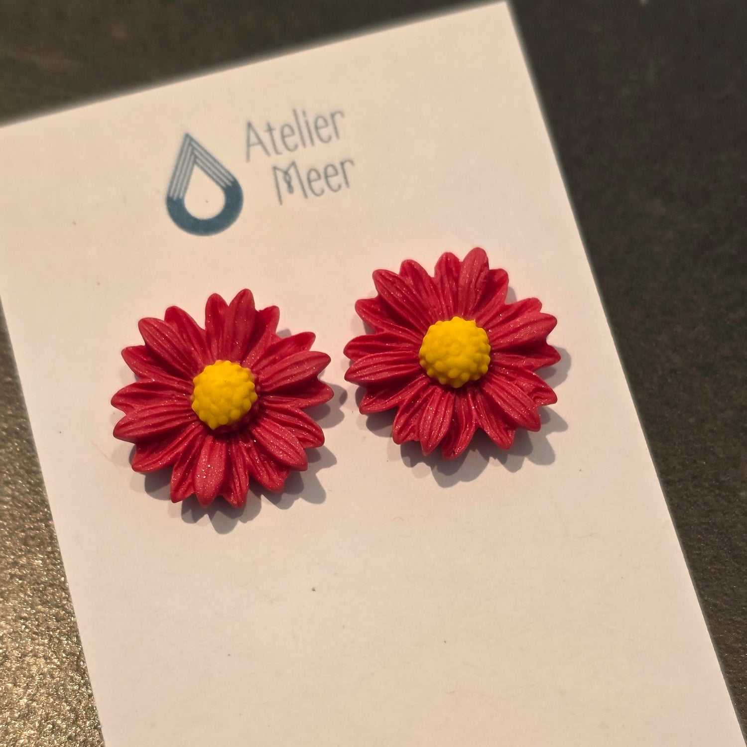 Daisy bloem oorstekers in magenta