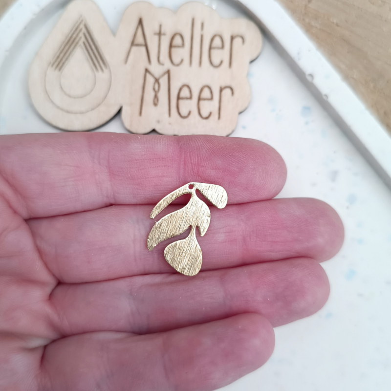 Blad in geborsteld messing ~ diy bedels