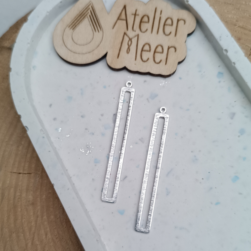 Dubbel staafje in geborsteld messing - Zilverkleurig ~ diy bedels