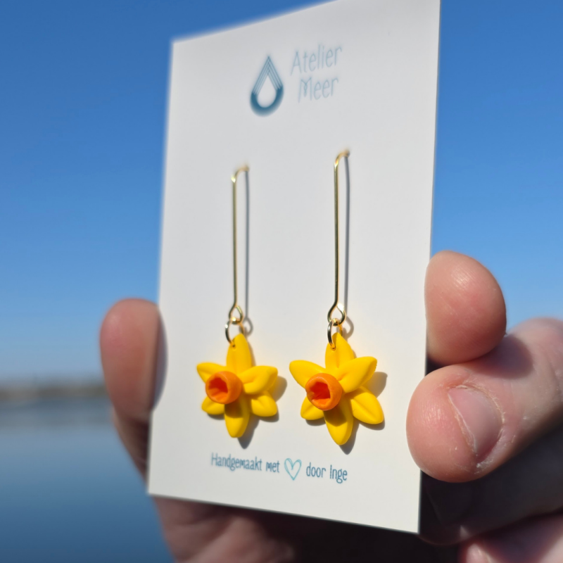 Narcis oorhangers ~ gele paasbloemen als klei oorbellen