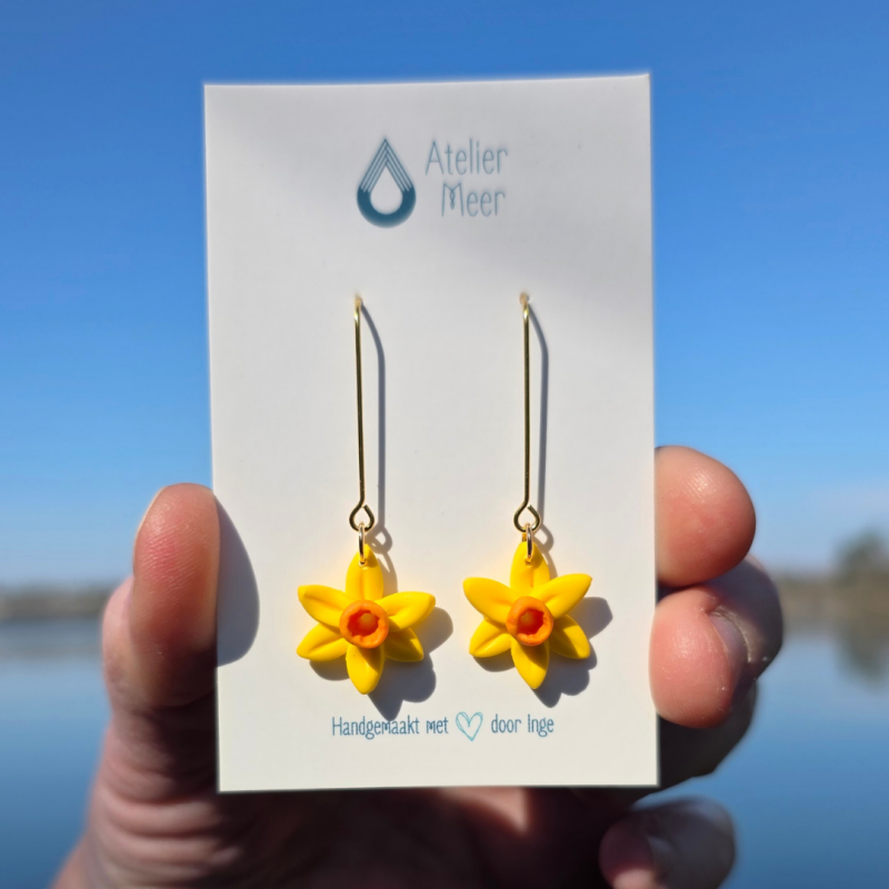 Narcis oorhangers ~ gele paasbloemen als klei oorbellen
