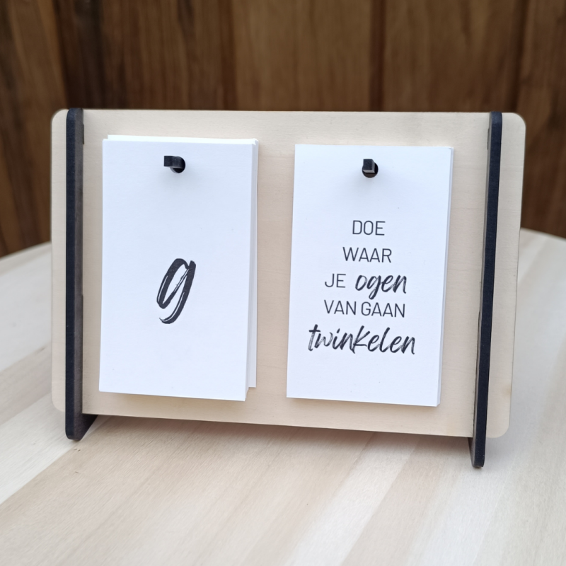 Oneindige kalender - start je dag vol zelfliefde met motivatie en inspiratie - Hout (gelaserd)