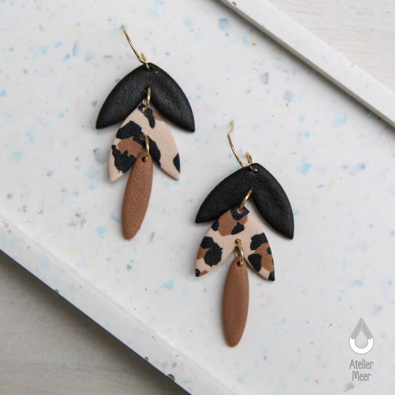 Seline ~ blaadjes oorbellen  - Zwart-leopard-bruin