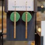 MIA oorbellen met messing staafje ~ elegante oorhangers - Grasgroen