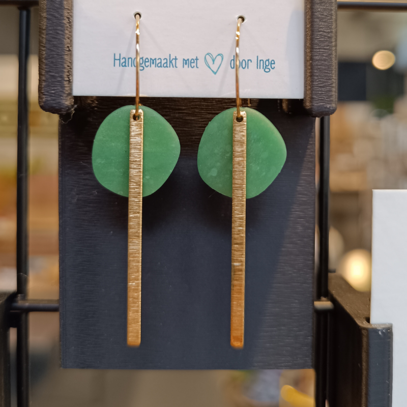 MIA oorbellen met messing staafje ~ elegante oorhangers - Grasgroen