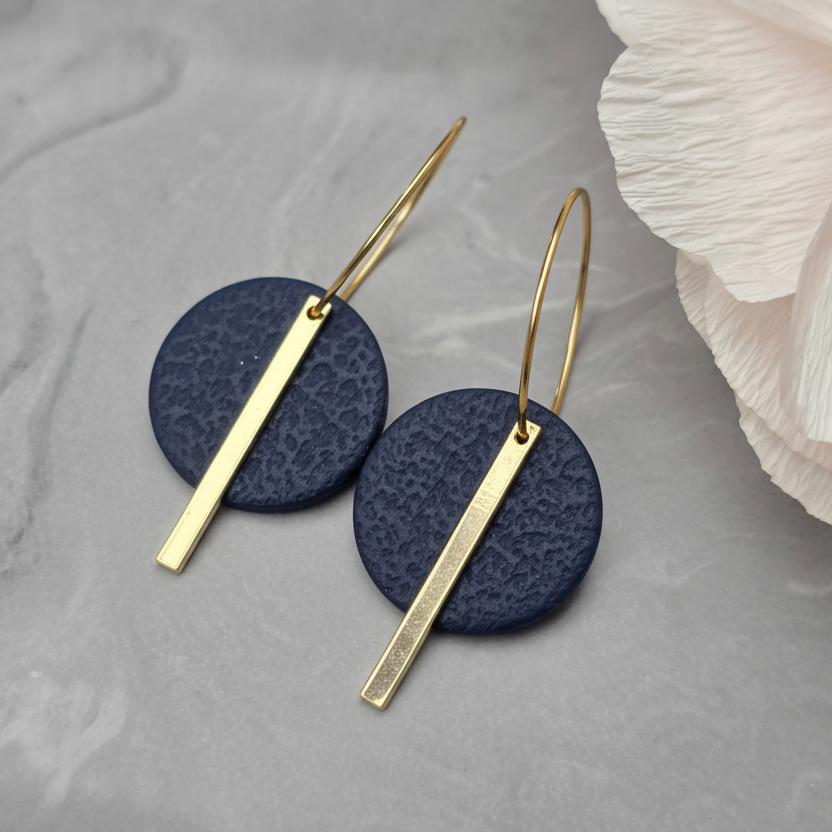 rina oorhanger met staafje in marineblauw