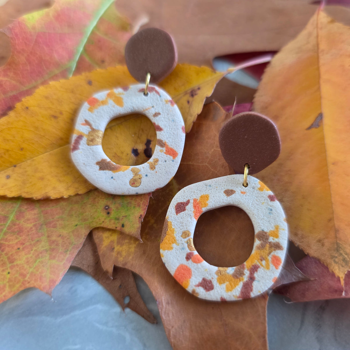 Organische oorbellen herfst terrazzo - model Ella