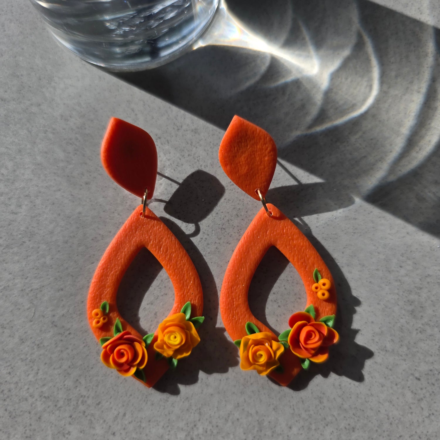 Floral oorbellen in oranje met 2 roosjes - model Smyl XL