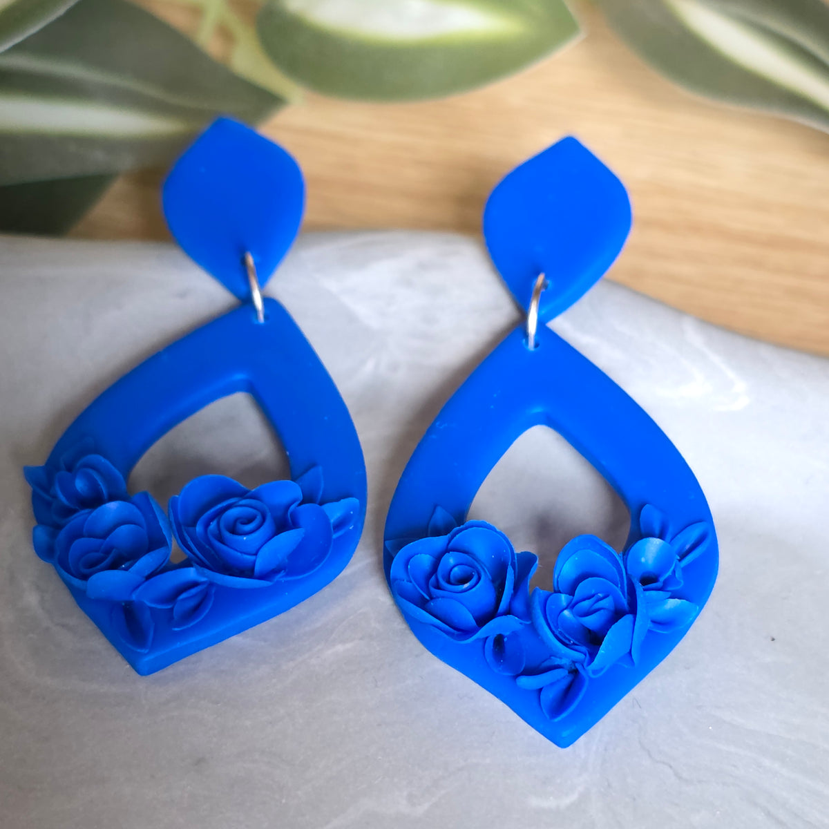 Floral oorbellen in blauw ~ model Smyl XL
