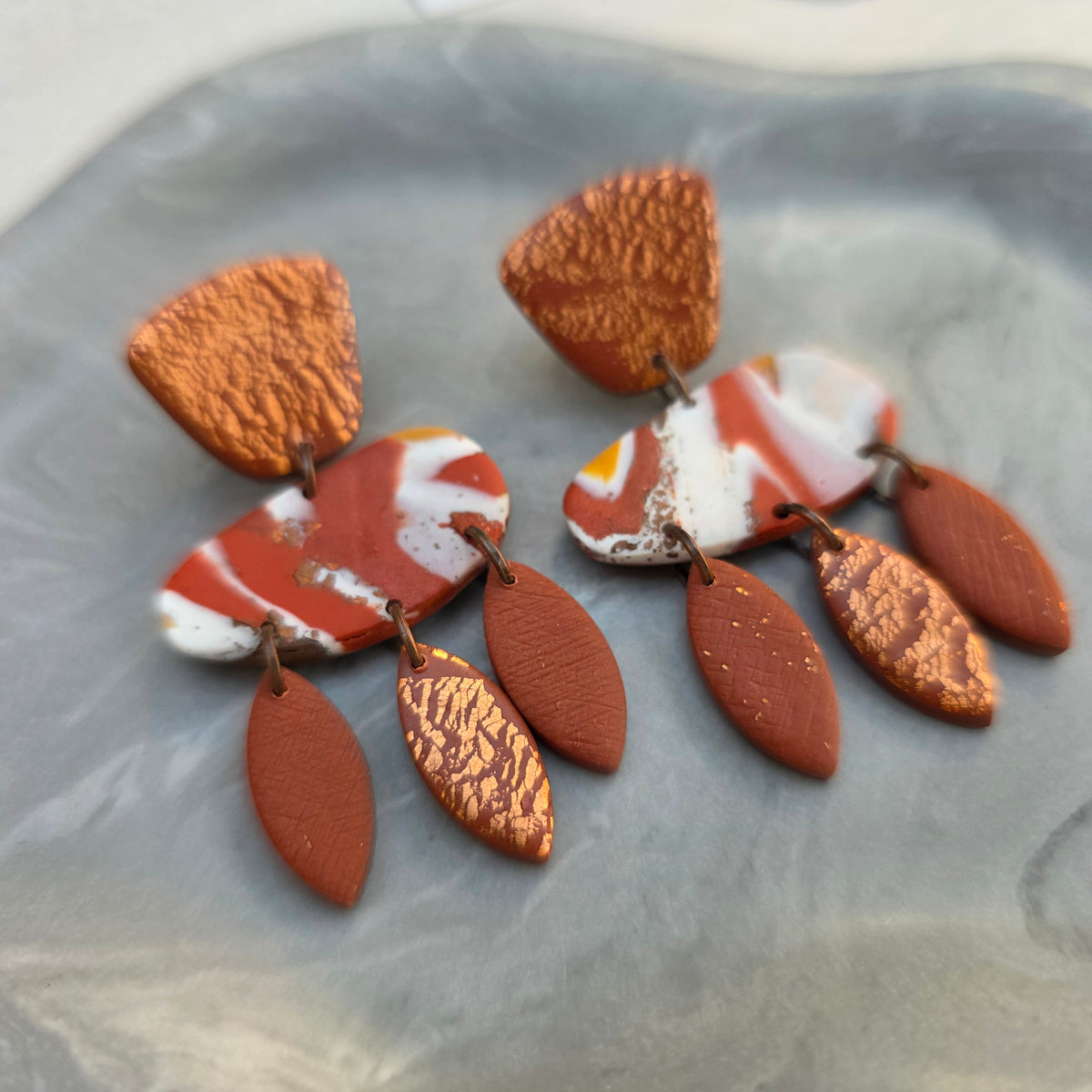 Herfstige speelse oorbellen ~ model Tripli