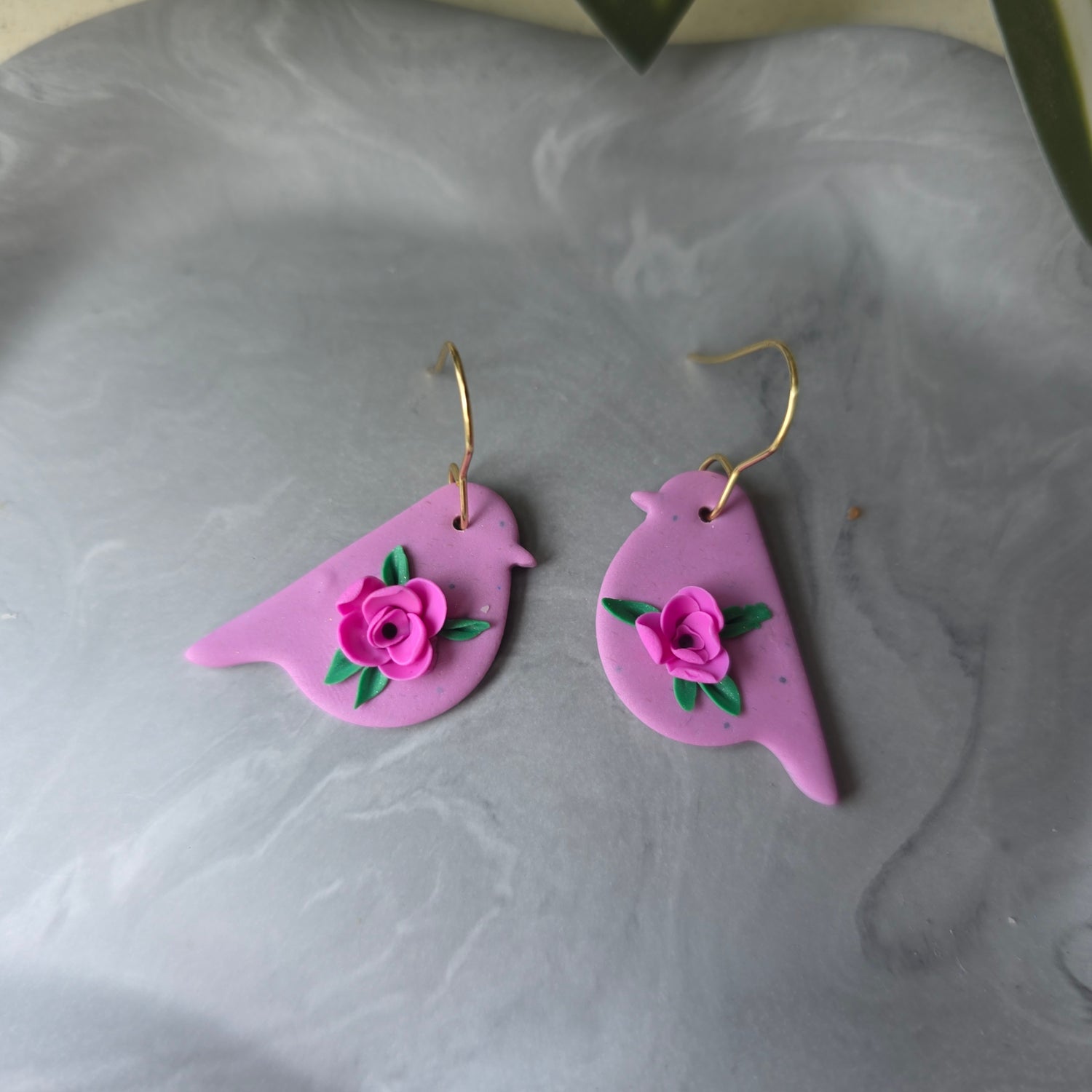 Robin floral - roze vogeltjes oorbellen met roosje