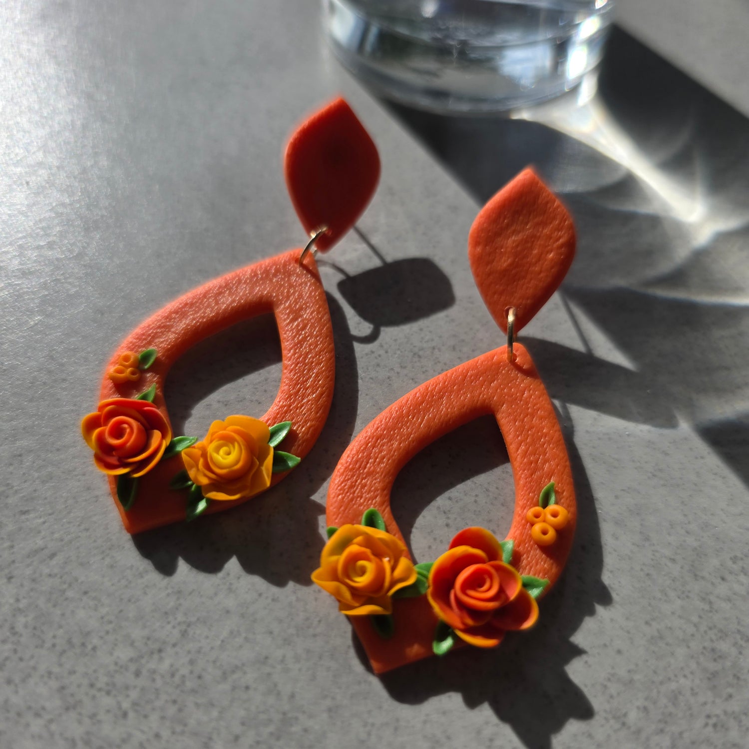 Floral oorbellen in oranje met 2 roosjes - model Smyl XL