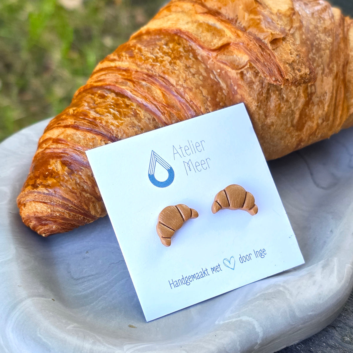 Croissant studs ~ heerlijke oorstekers