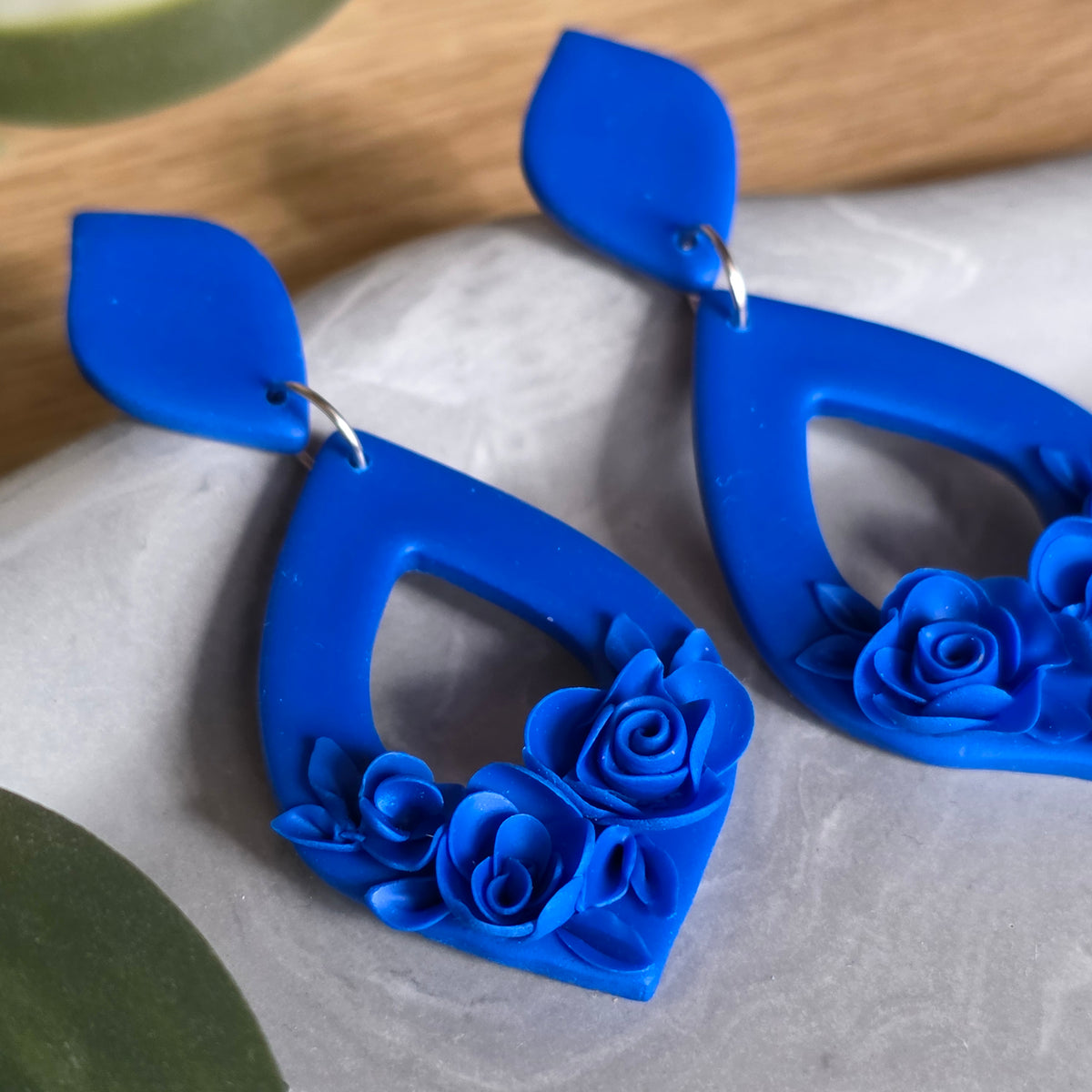 Floral oorbellen in blauw ~ model Smyl XL